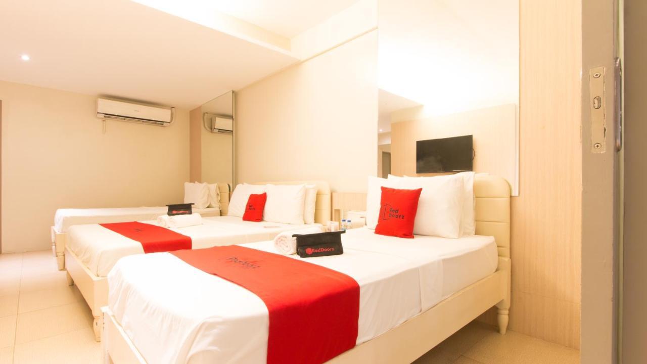 Hotel Reddoorz @ General Segundo Avenue Laoag Exterior foto